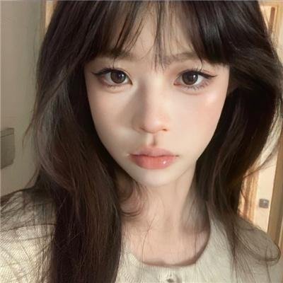 照片的她